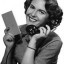 mulher ao telefone vintage